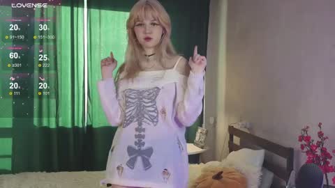 Snapshot of _lucystars chatting on 4, 4, 2026 _lucystars online show from 4, 4, 2026