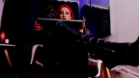 Snapshot of _luna_parisi chatting on 12, 9, 2025 MISS LUNA online show from 12, 9, 2025