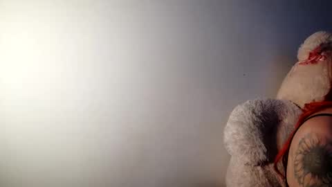 Snapshot of _lunaa__ chatting on 5, 1, 2025 _lunaa__ online show from 5, 1, 2025