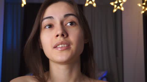  Gwen  online show from 16, 12, 2024