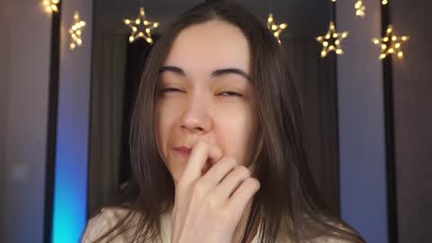  Gwen  online show from 2, 2, 2025