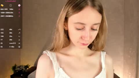  Gwen  online show from 19, 10, 2025