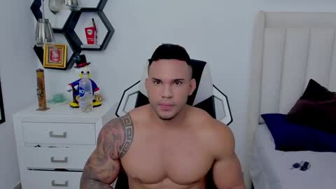 Snapshot of _matthew_santos_ chatting on 16, 12, 2024 _matthew_santos_ online show from 16, 12, 2024