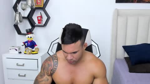 Snapshot of _matthew_santos_ chatting on 14, 1, 2025 _matthew_santos_ online show from 14, 1, 2025