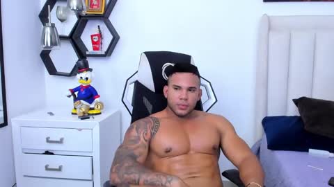 Snapshot of _matthew_santos_ chatting on 22, 1, 2025 _matthew_santos_ online show from 22, 1, 2025