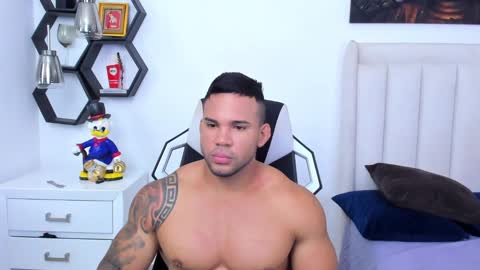 Snapshot of _matthew_santos_ chatting on 24, 1, 2025 _matthew_santos_ online show from 24, 1, 2025