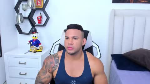 Snapshot of _matthew_santos_ chatting on 27, 1, 2025 _matthew_santos_ online show from 27, 1, 2025