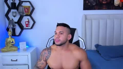 Snapshot of _matthew_santos_ chatting on 15, 11, 2025 _matthew_santos_ online show from 15, 11, 2025