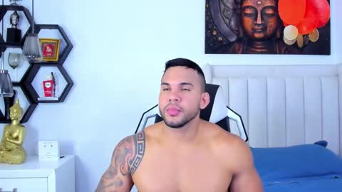 Snapshot of _matthew_santos_ chatting on 28, 11, 2025 _matthew_santos_ online show from 28, 11, 2025