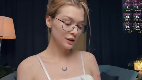 Snapshot of _medal_of_horny_ chatting on 8, 11, 2025 Elva and Kate online show from 8, 11, 2025