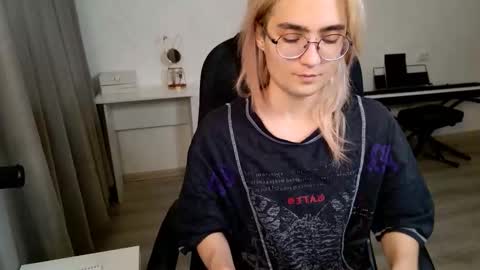 _meow_neko_ online show from 9, 1, 2026