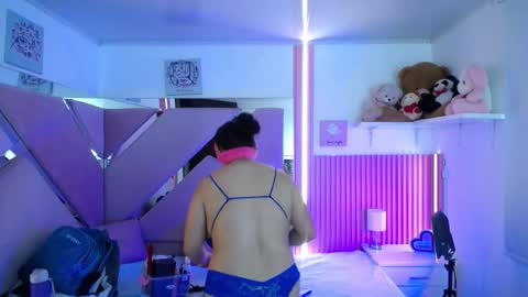  Mia  online show from 24, 11, 2025