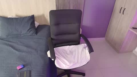 _miamiller_ online show from 23, 2, 2025