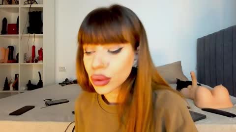 AstrideVonTeese online show from 26, 10, 2025