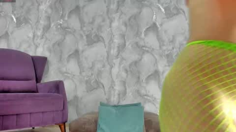 Snapshot of _miss_strawberry_ chatting on 12, 11, 2025 Sofia birthday october 29 online show from 12, 11, 2025