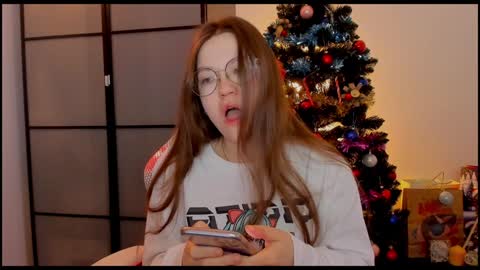 Mia with a big heart  online show from 31, 12, 2024