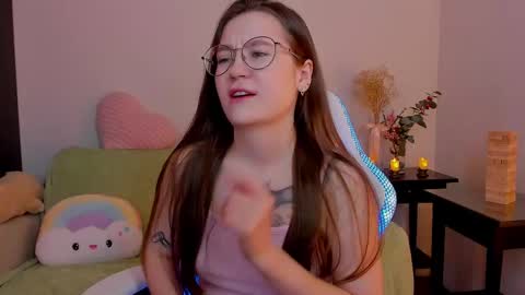 Mia with a big heart  online show from 19, 2, 2025