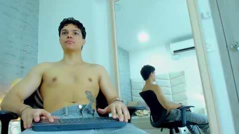 Noah Heyden online show from 1, 2, 2025