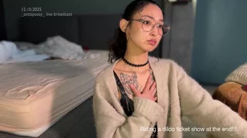 Mikayla online show from 12, 10, 2025