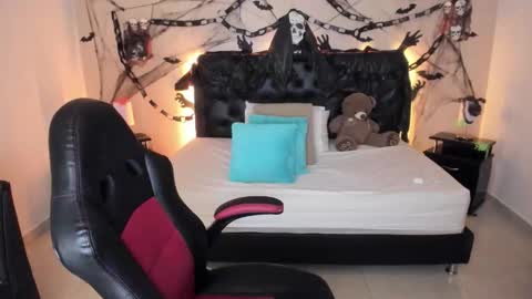 Olivia jones online show from 19, 10, 2025