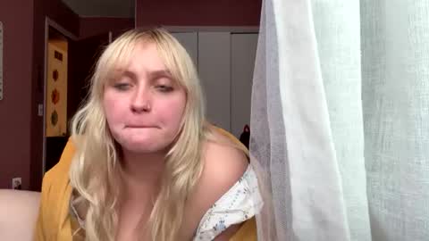 Snapshot of _peaceoutgirlscout_ chatting on 29, 11, 2025 _peaceoutgirlscout_ online show from 29, 11, 2025