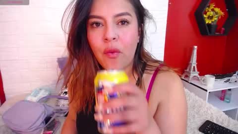 Snapshot of _poison_sweet chatting on 29, 10, 2025 Laura online show from 29, 10, 2025