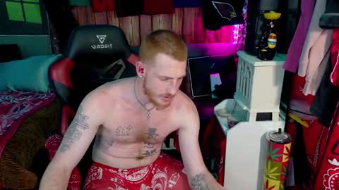 Snapshot of _redxxx chatting on 17, 10, 2025 REDxxx online show from 17, 10, 2025