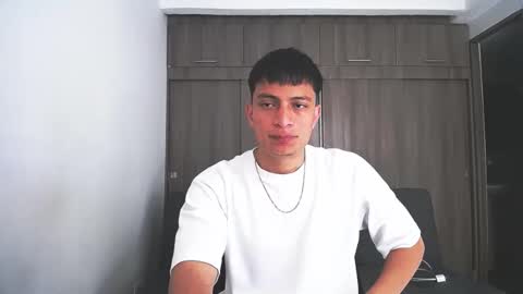 Juan Pablo-independent model online show from 19, 9, 2025