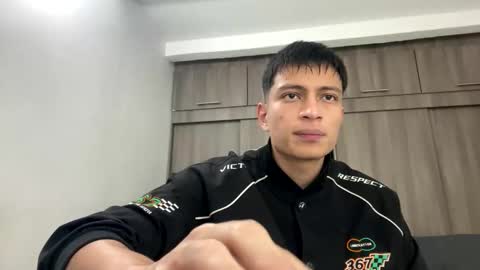 Juan Pablo-independent model online show from 30, 9, 2025