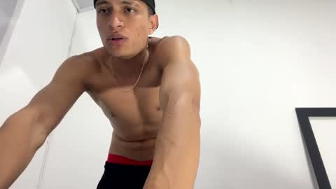 Juan Pablo-independent model online show from 4, 11, 2025