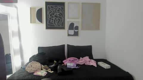 _sharlotte777 online show from 4, 2, 2026