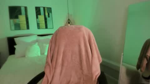 Sofi  Follow me  online show from 16, 12, 2025