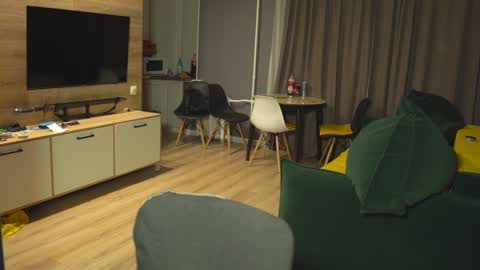 OLIVERpvt is open online show from 7, 1, 2025