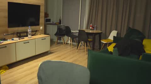 OLIVERpvt is open online show from 8, 1, 2025