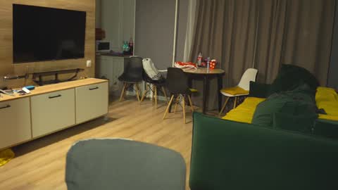 OLIVERpvt is open online show from 9, 1, 2025