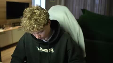 OLIVERpvt is open online show from 6, 2, 2026