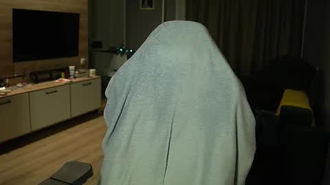 OLIVERpvt is open online show from 19, 2, 2026