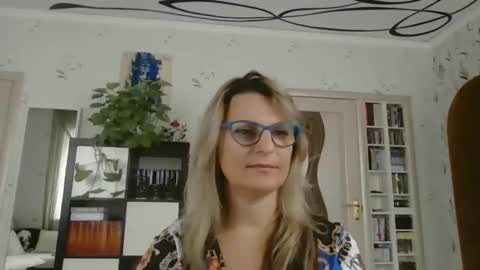 Snapshot of _sweetieray_ chatting on 14, 10, 2025 Daria online show from 14, 10, 2025