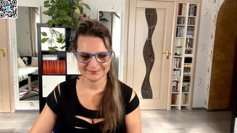 Snapshot of _sweetieray_ chatting on 20, 10, 2025 Daria online show from 20, 10, 2025