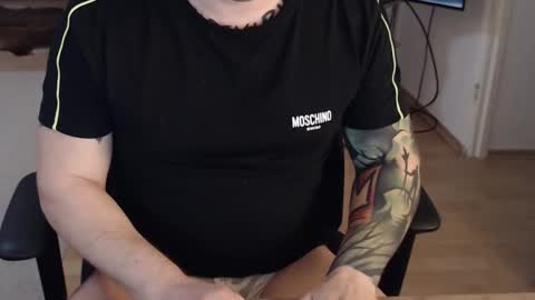 Snapshot of _trythis_ chatting on 19, 12, 2025 _trythis_ online show from 19, 12, 2025