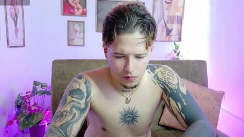 _tyleer_ online show from 6, 10, 2025