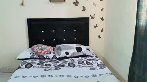 Snapshot of _victoriia_971 chatting on 19, 11, 2025 _victoriia_971 online show from 19, 11, 2025