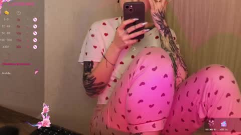 Snapshot of _viv1an_ chatting on 12, 1, 2025 Alis online show from 12, 1, 2025