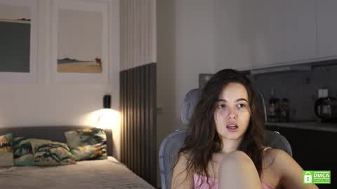 Snapshot of _whoareu_ chatting on 19, 11, 2025 Kristina online show from 19, 11, 2025