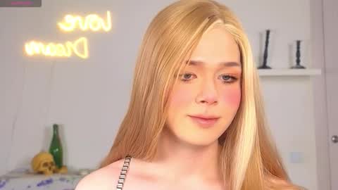 Snapshot of _yourfoxy_ chatting on 15, 10, 2025 LITTLE FOX online show from 15, 10, 2025