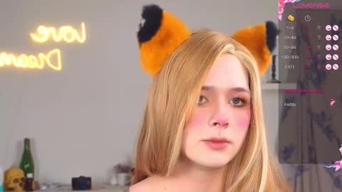 Snapshot of _yourfoxy_ chatting on 22, 10, 2025 LITTLE FOX online show from 22, 10, 2025