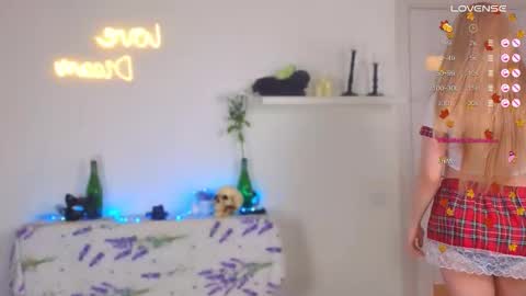 Snapshot of _yourfoxy_ chatting on 27, 10, 2025 LITTLE FOX online show from 27, 10, 2025