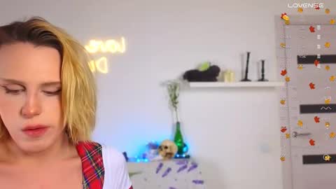 Snapshot of _yourfoxy_ chatting on 30, 10, 2025 LITTLE FOX online show from 30, 10, 2025