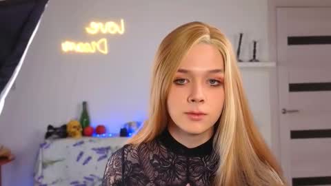 Snapshot of _yourfoxy_ chatting on 3, 11, 2025 LITTLE FOX online show from 3, 11, 2025