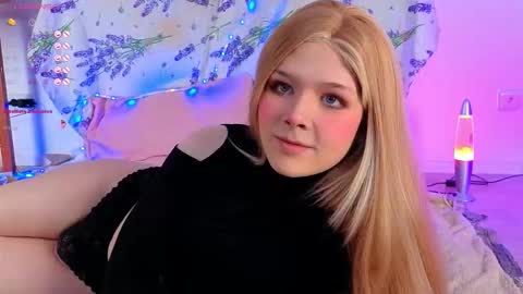 Snapshot of _yourfoxy_ chatting on 21, 11, 2025 LITTLE FOX online show from 21, 11, 2025